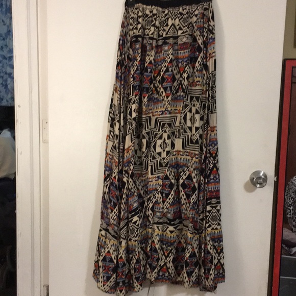 🦋Multi-colored Maxi skirt (M) Elastic waistband🐛 - Picture 5 of 7